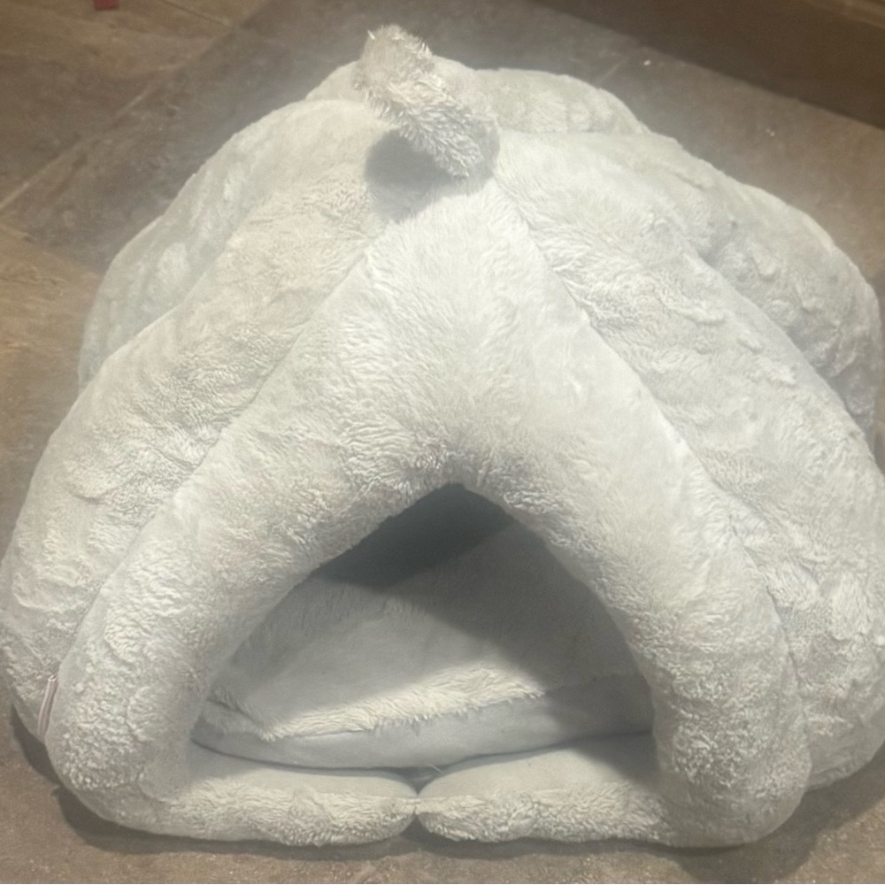 Cozy White Pet Cave
